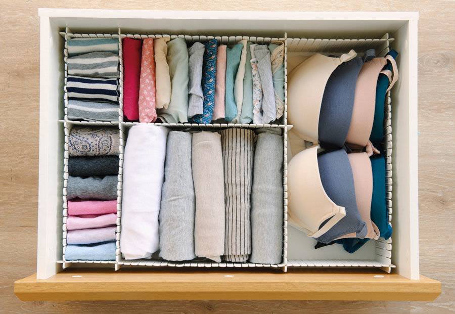 Как сложить футболку, чтобы она не помялась: в шкаф, комод, чемодан, рюкзак