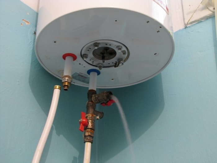 Как сливать воду с водонагревателя термекс и аристон, зачем нужно и как сделать это правильно?