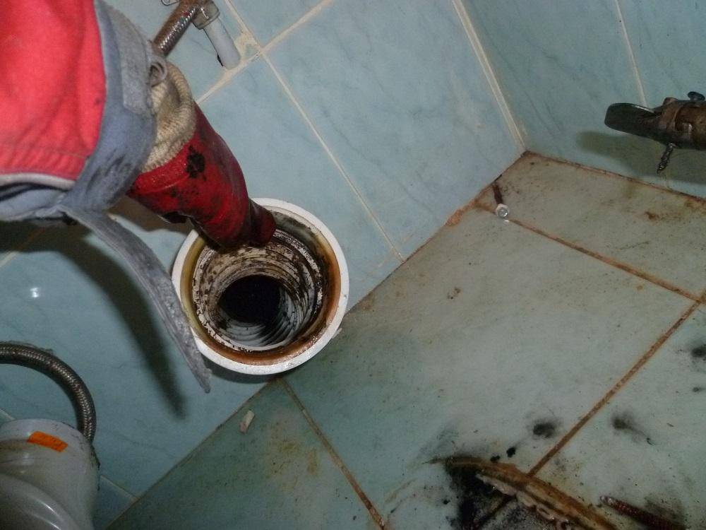 Забилась канализация: чем прочистить засор и какие средства для чистки труб выбрать