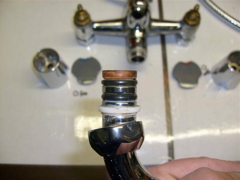 Гусак для смесителя на кухню: как снять и поменять излив у кухонного смесителя