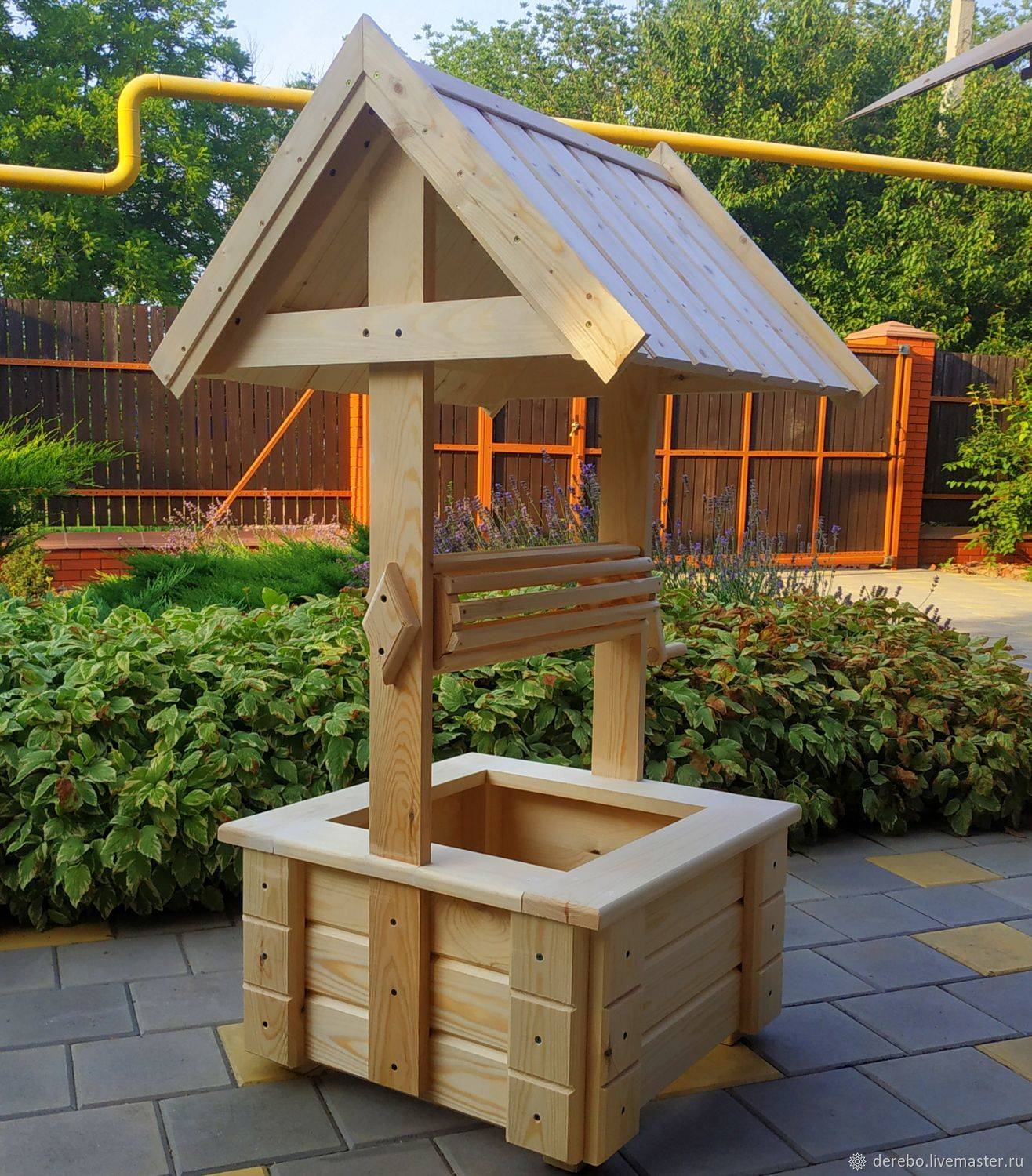 Декоративный колодец для дачи и сада: из чего построить, как украсить для ландшафтного дизайна