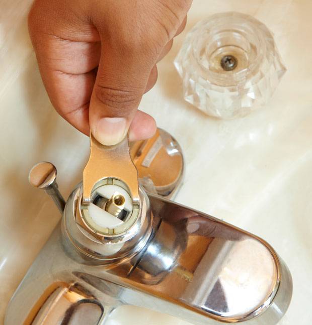 Как поменять картридж рычажного смесителя воды своими руками