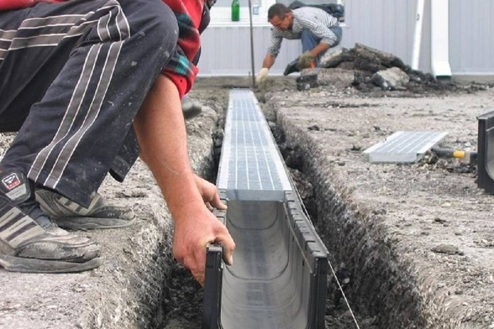 Почему пластиковые водоотводные каналы (лотки) лучше бетонных водоотводных лотков.. статьи компании «мастерстройкомплект»