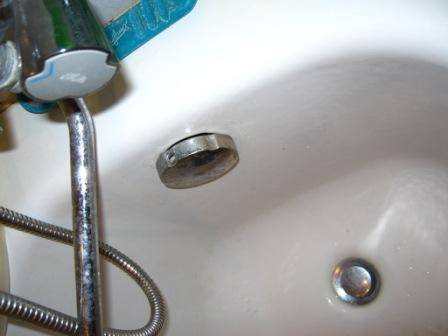 Обвязка для ванны. виды устройств и конструктивные отличия механизмов слива-перелива