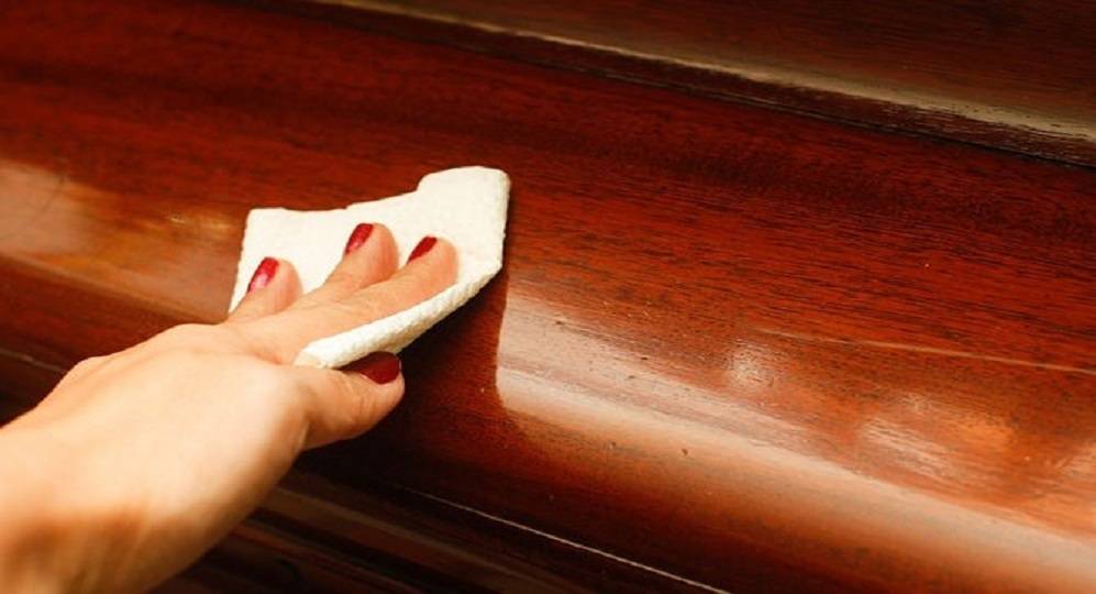 Как убрать царапины с мебели в домашних условиях?