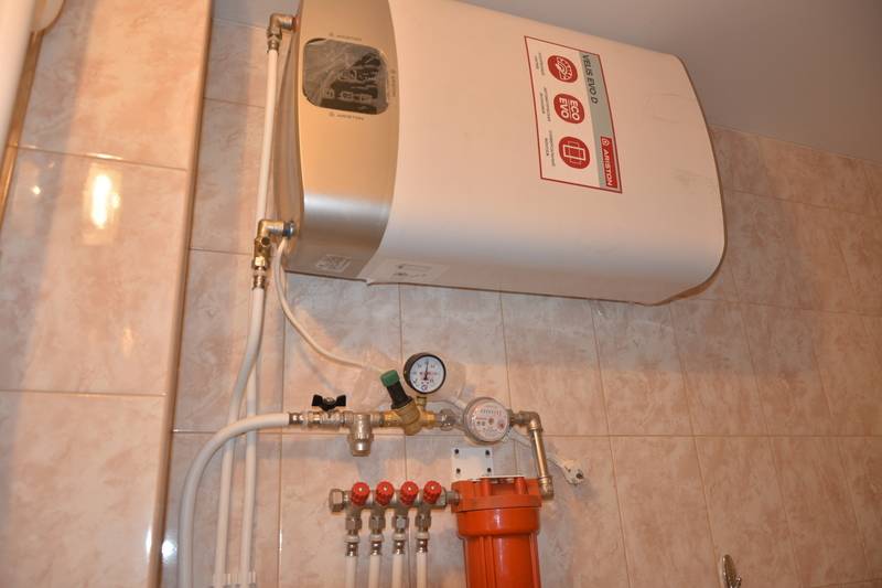 Как выбрать водонагреватель для квартиры правильно: какой лучше, накопительный, проточный электрический