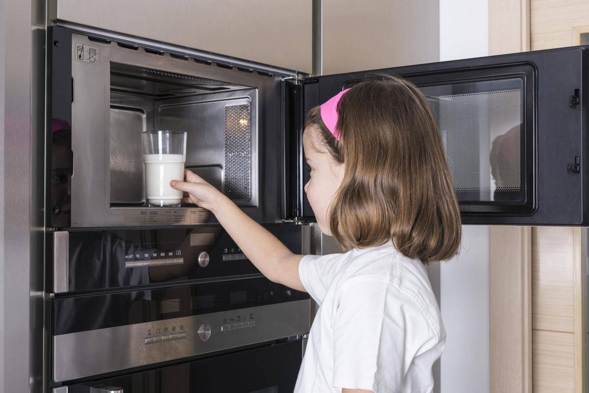 Можно ли греть грудное молоко в микроволновке