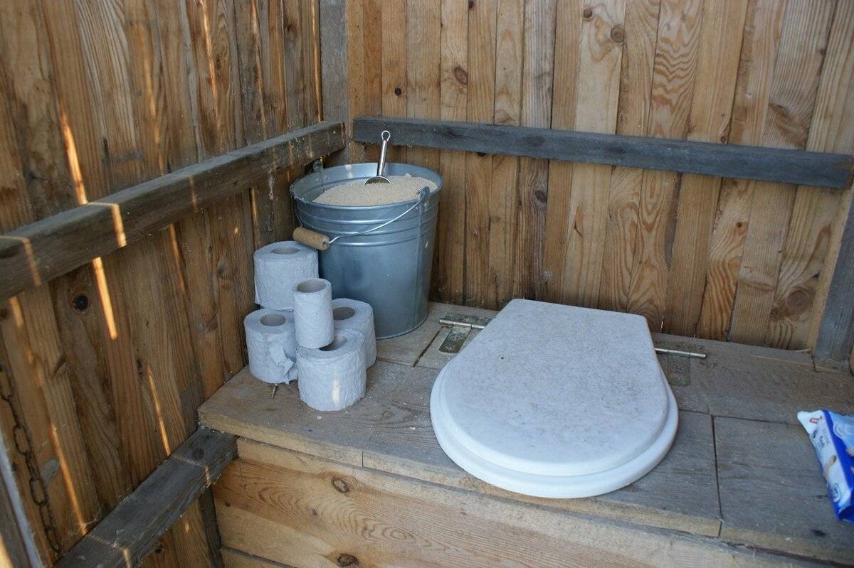 Туалет на даче в доме - традиционные и инновационные решения