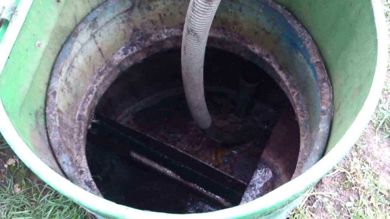 Как откачать и почистить выгребную яму от ила