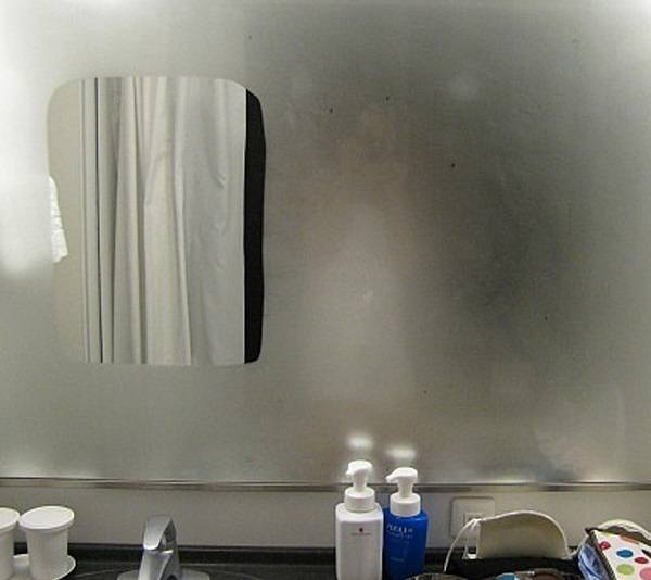 Что сделать, чтобы зеркало в ванной не запотевало