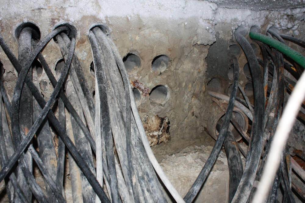 Прокладка кабелей по внутриобъектовой канализации