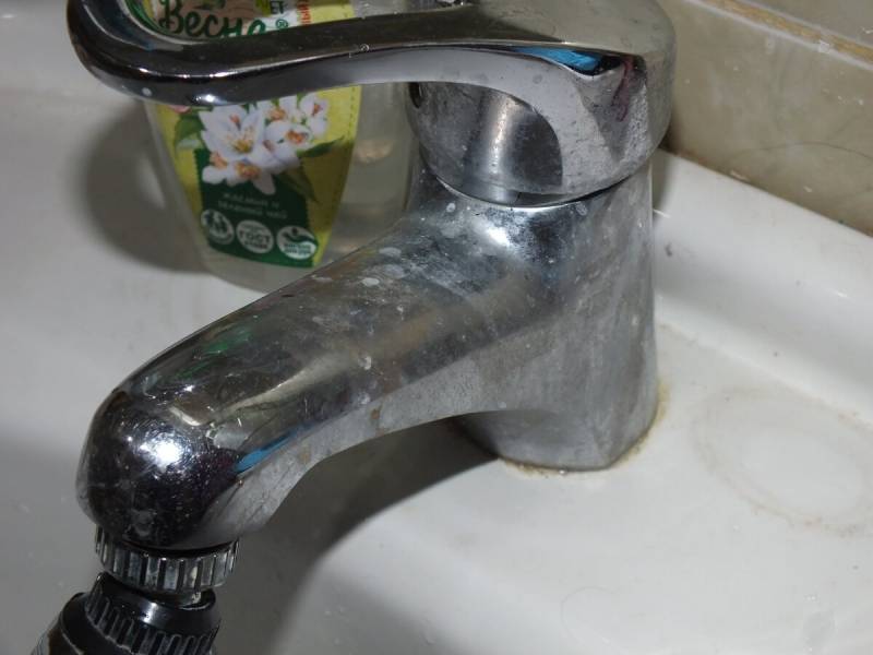 Чем и как почистить краны в ванной от известкового налета: 10 способов