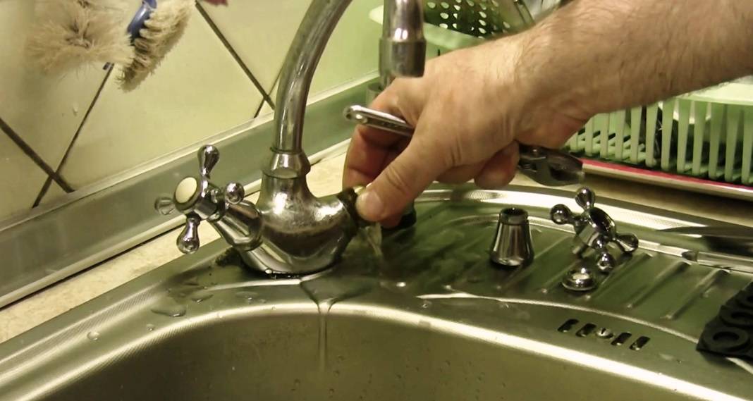 Ремонт смесителя на кухне своими руками: как разобрать кран и починить, шаровый смеситель, видео-инструкция, фото пошагово