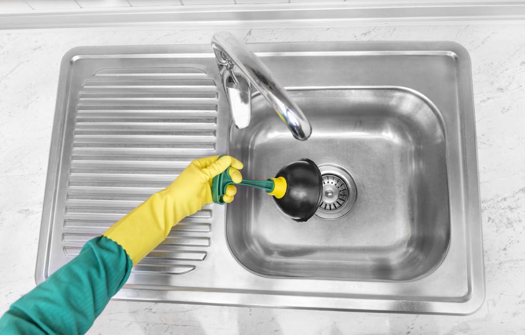 Как прочистить засор в трубах: устранение в домашних условиях, все способы и причины возникновения