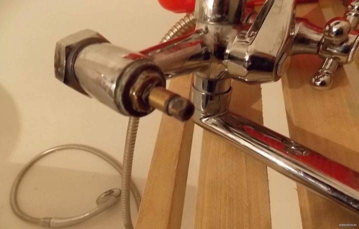 Устройство смесителя для ванной с душем: ремонт своими руками, видео