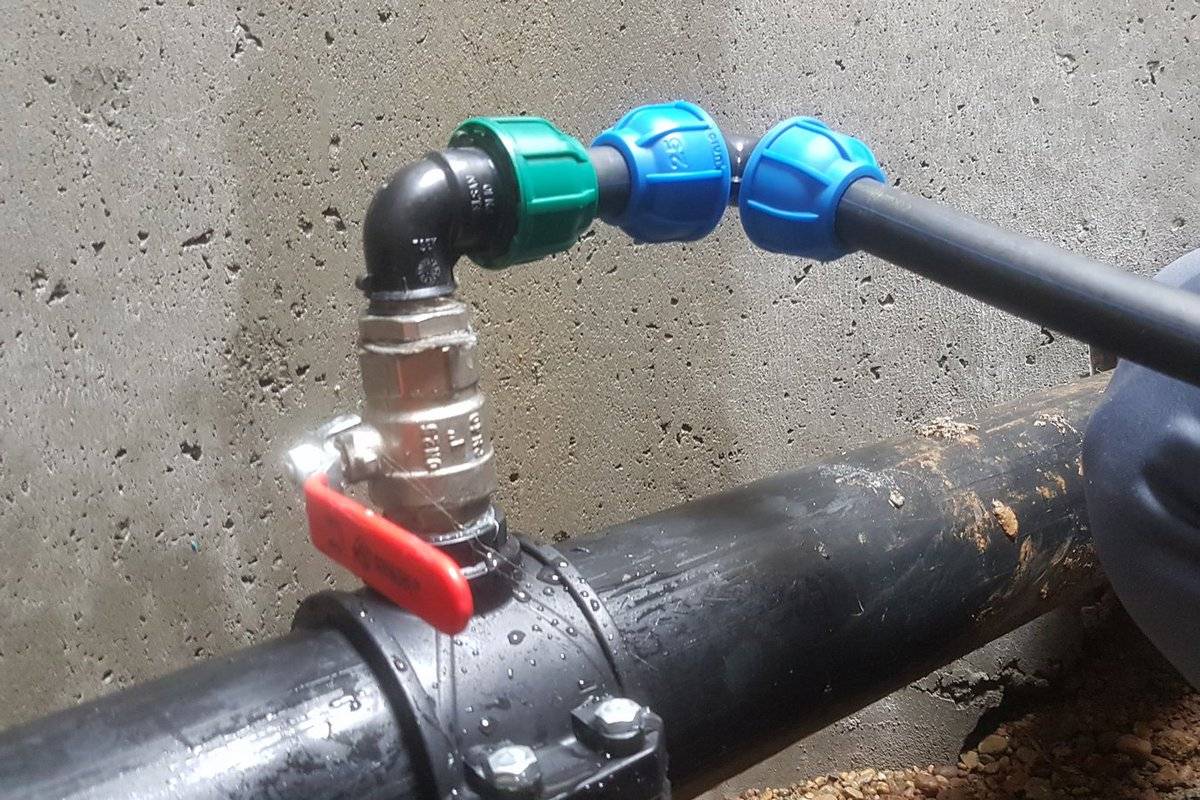 Как произвести врезку в водопровод под давлением своими руками: все способы в одном месте