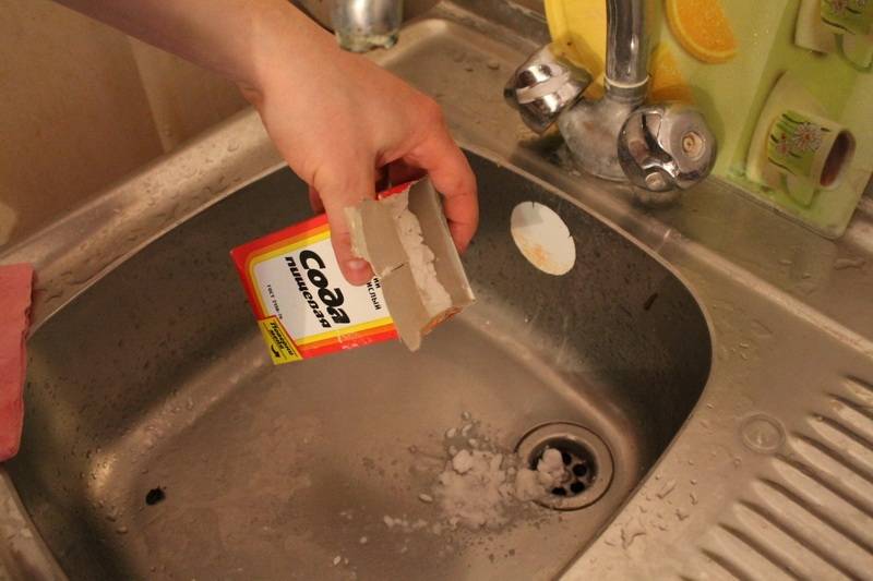 Как справиться с засором в раковине и ванной с помощью уксуса и соды: прочистка подручными средствами