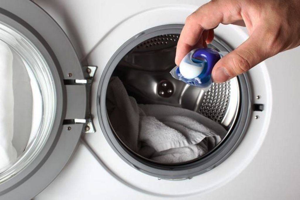 Сколько порошка сыпать в стиральную машину-автомат, какую дозировку геля надо соблюдать, какое количество капсул нужно закладывать?