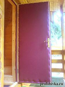 Как утеплить деревянную дверь в частном доме: отделка входной конструкции своими руками