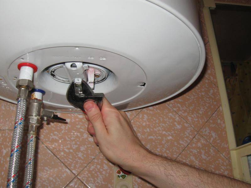 Как снять бойлер и быстро слить воду - пошаговая инструкция
