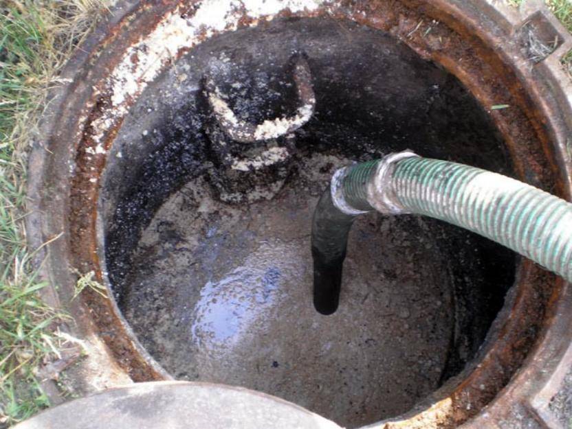 Выкачка канализации и пошаговая инструкция, как ее правильно сделать