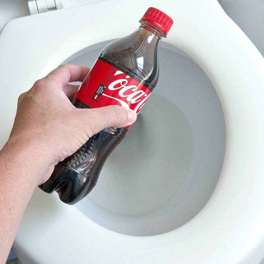Почистить унитаз кока-колой: как использовать напиток, какая подходит для унитазов, отзывы