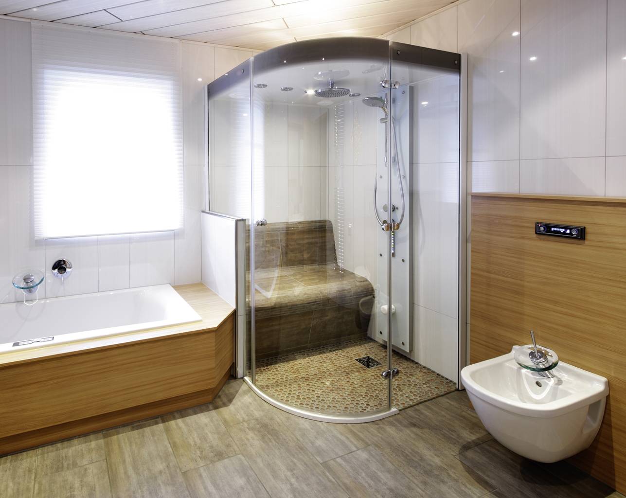 Как сделать уютной маленькую ванную комнату с душевой кабиной и стиральной машиной?