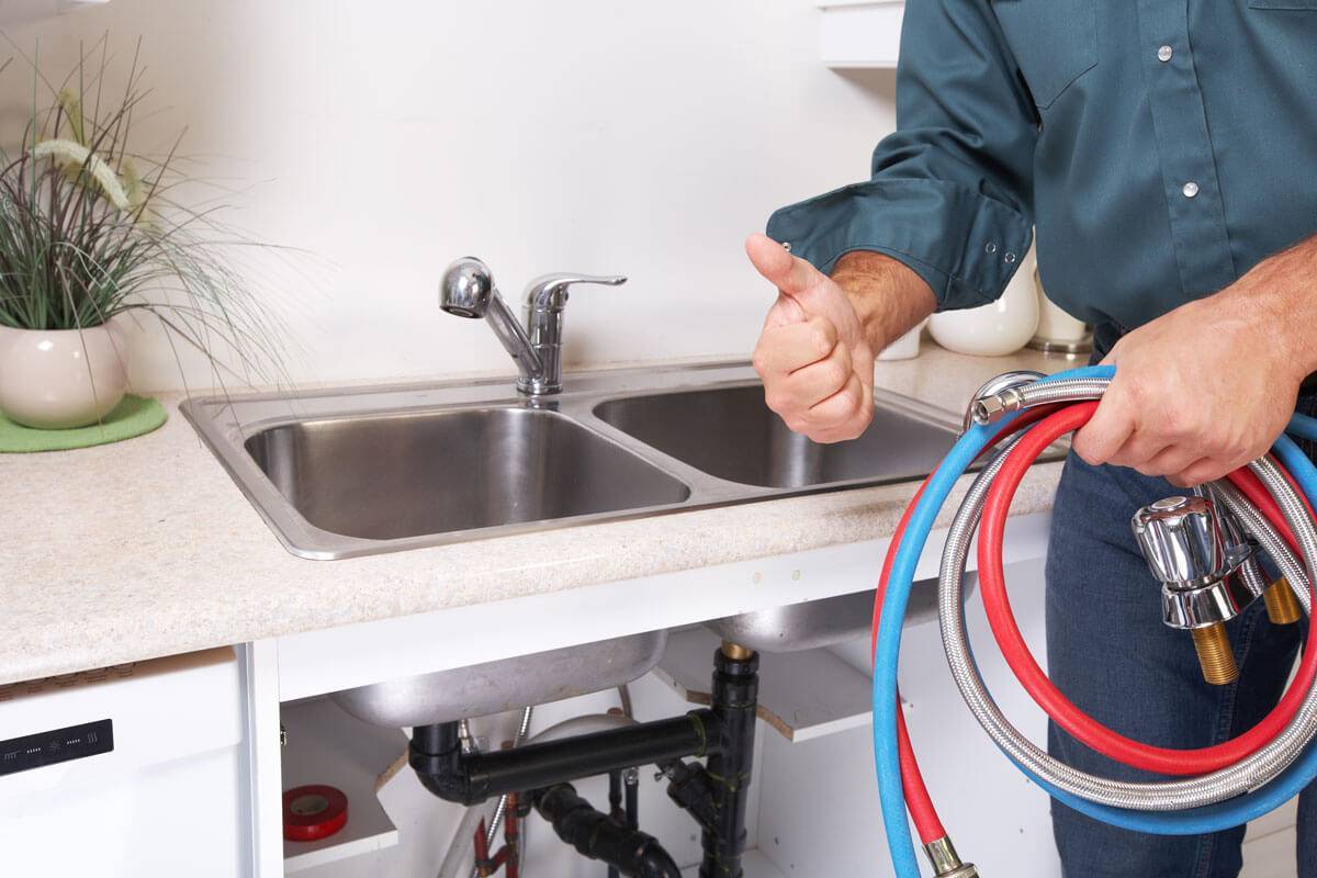 Как прочистить засор в раковине на кухне в домашних условиях: советы с видео