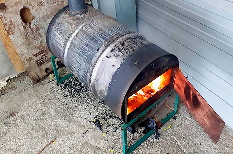 Буржуйка - дровяная печь для дачи, самый недорогой вариант