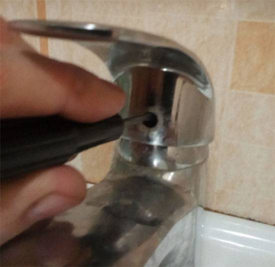 Течет кран смесителя в ванной? статья о том, почему течет кран в смесителе.