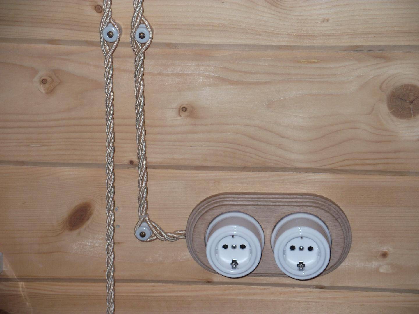 Как сделать ретро проводку своими руками: витая электропроводка в деревянном доме на фарфоровых изоляторах под старину, расстояние, старинная, винтажная, декоративная, наружная, открытая, монтаж кабел