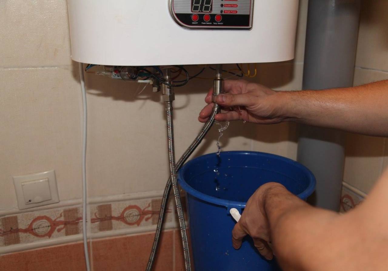 Как слить воду с бойлера термекс, электролюкс или им подобным?