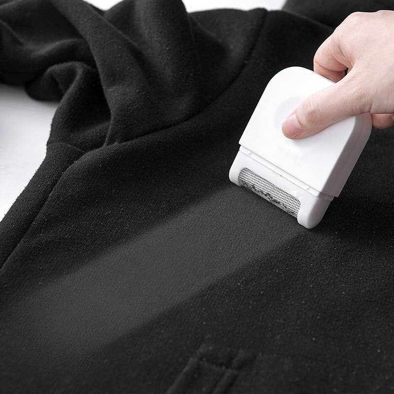 Как легко и быстро убрать катышки со свитера в домашних условиях?