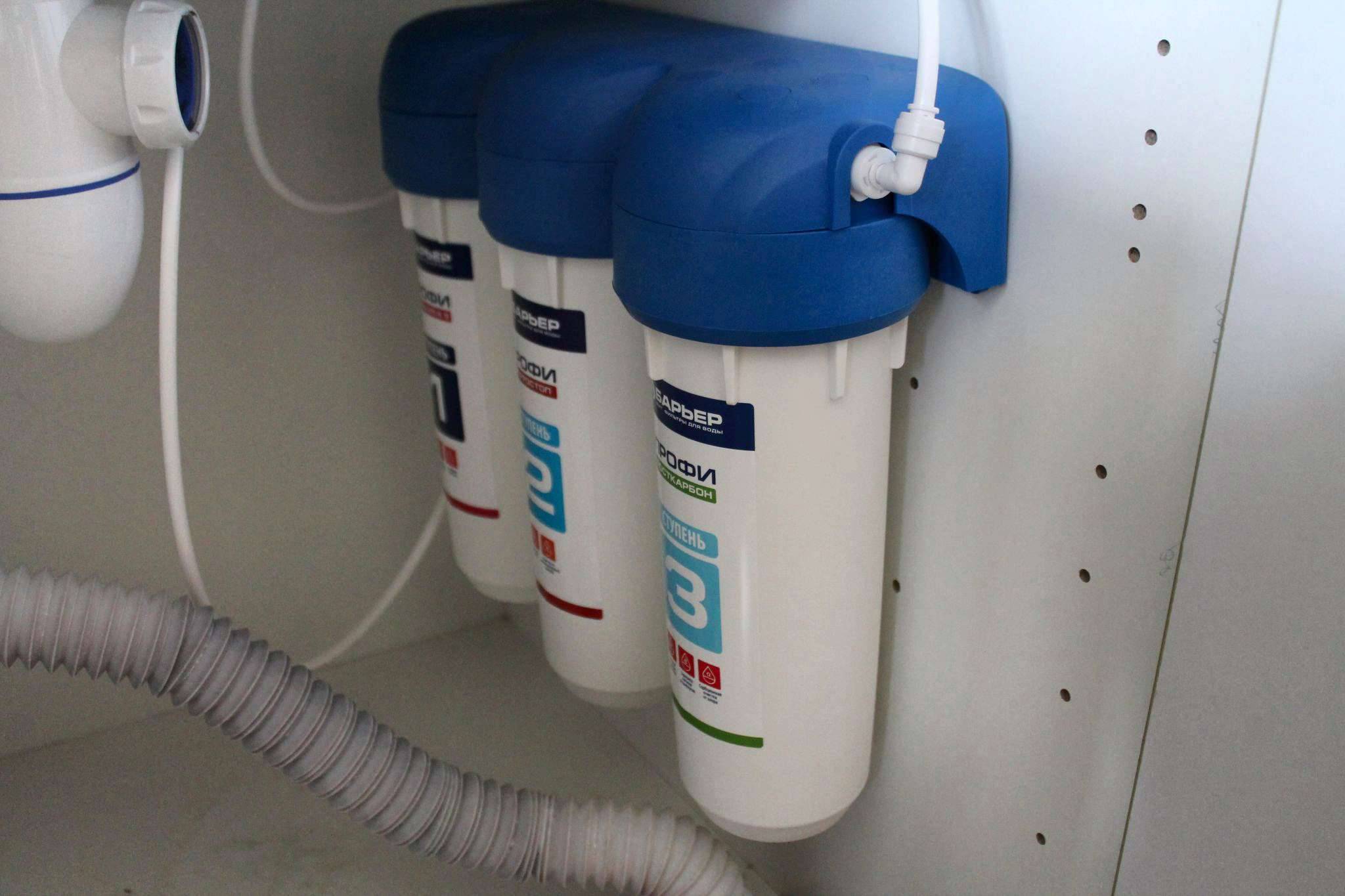 Фильтры для очистки воды под мойку: проточные, обратный осмос — лучшие варианты