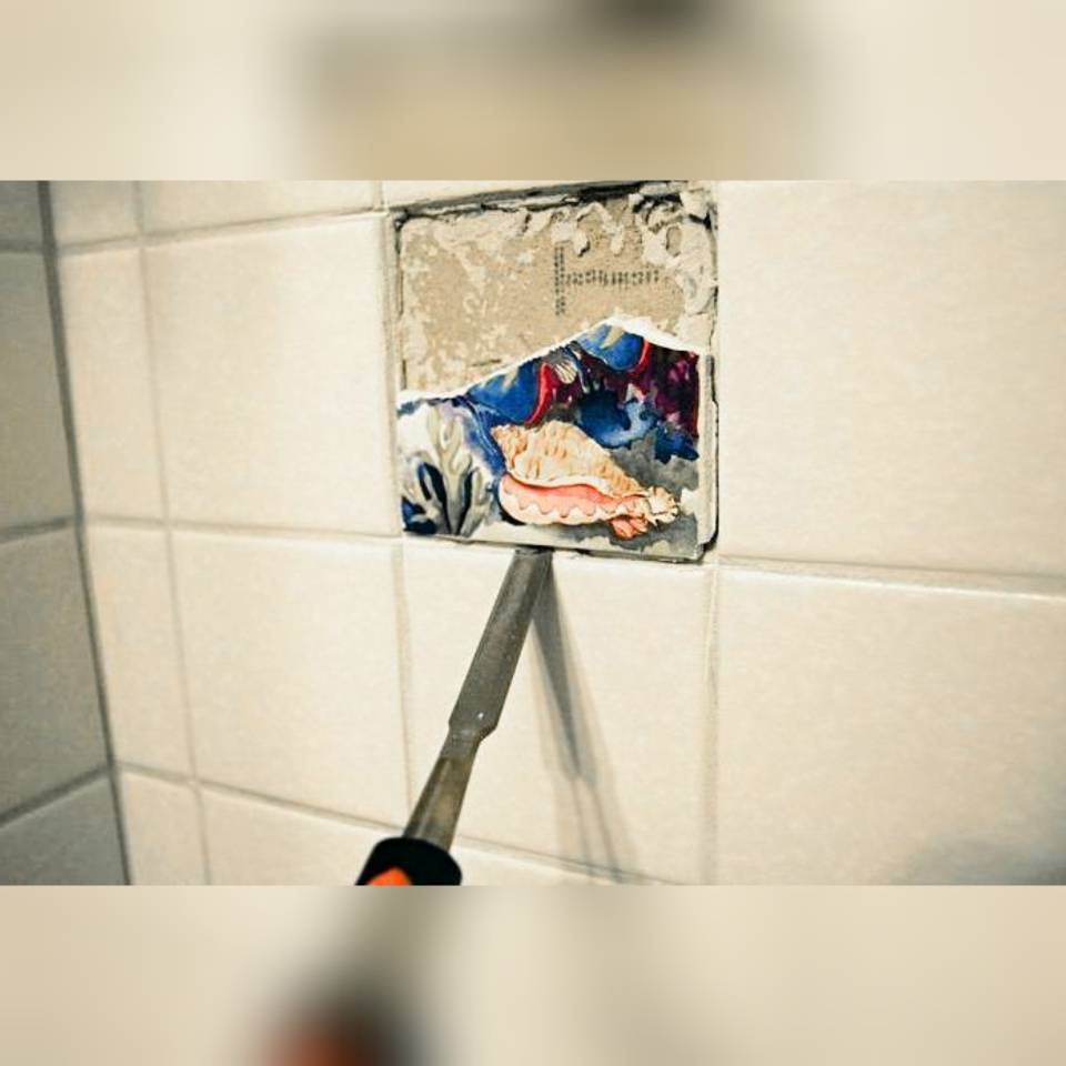Как обновить плитку в ванной, не меняя ее 