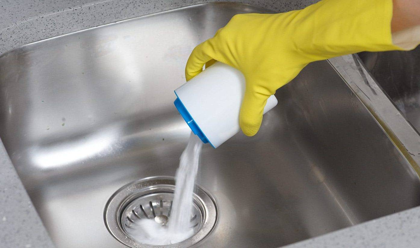 Как устранить засор в трубе канализации на кухне и в ванне