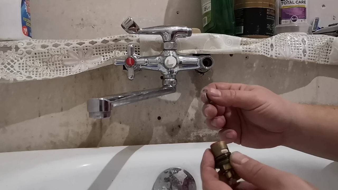 Ремонт гусака смесителя в ванной своими руками: замена комплектующих, устранение течи