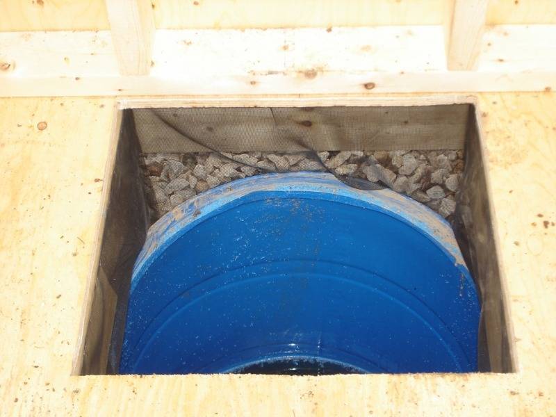 Выгребная яма из бочки для дачного туалета: устройство, расчеты, материалы и монтаж