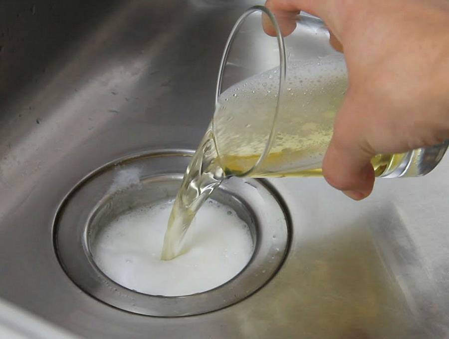 Чистка канализационных труб содой и уксусом: инструкции по применению в сочетании с другими средствами