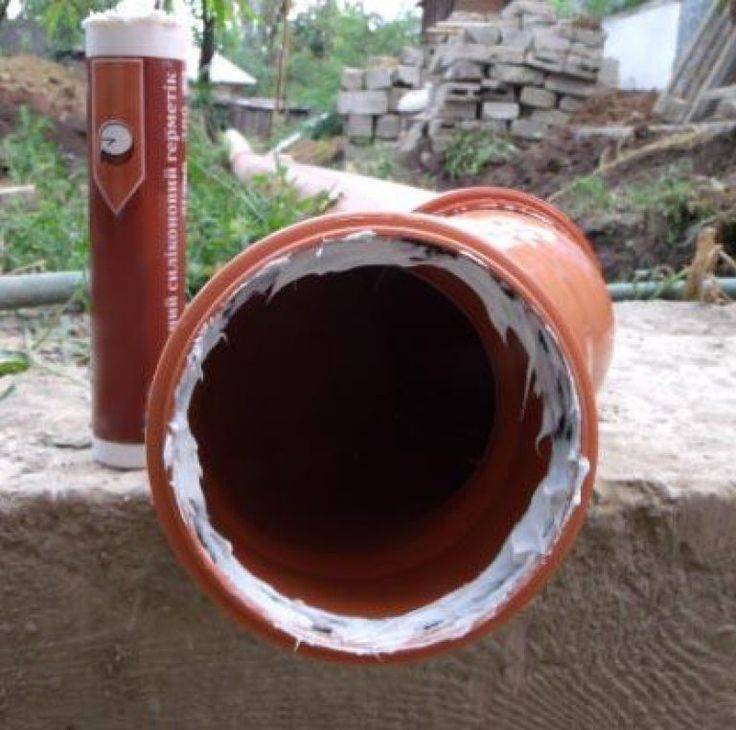 Герметик для канализационных труб: виды и особенности