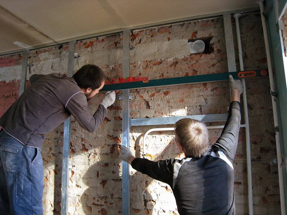 Как выровнять стены в квартире своими руками: материалы и инструменты для самостоятельной работы в квартире