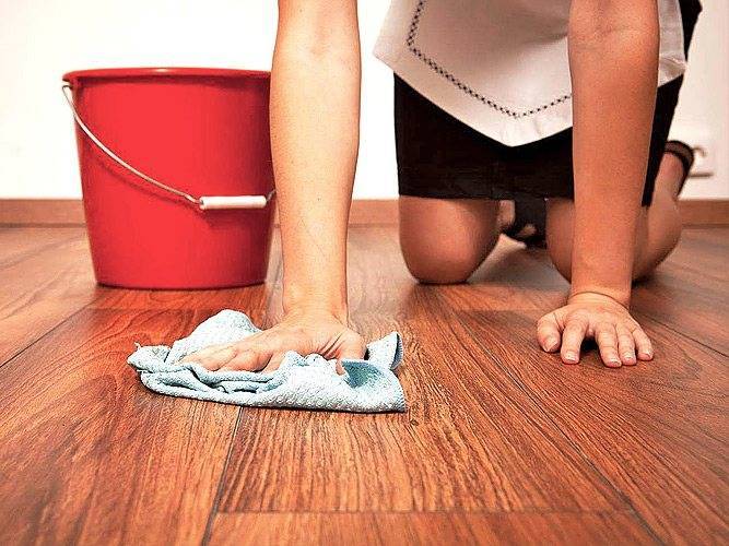 Как правильно мыть пол: от порога или к порогу, и по каким дням