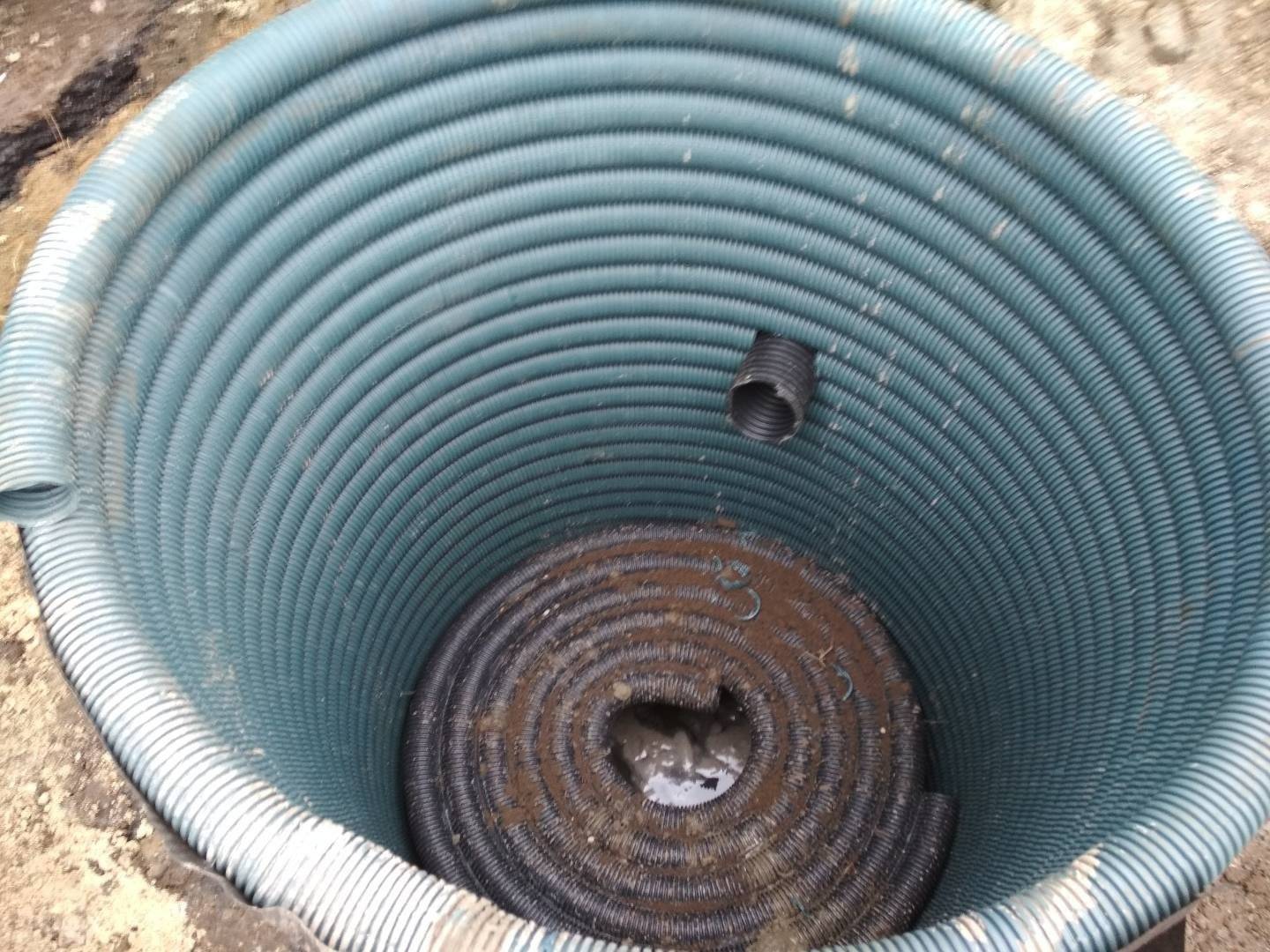 Дренажный пластиковый колодец своими руками для канализации.