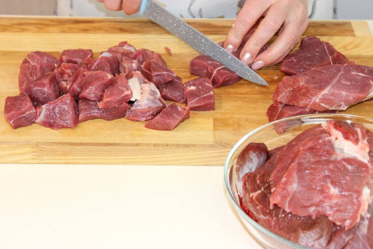 Гуляш из говядины с подливкой — классический пошаговый рецепт