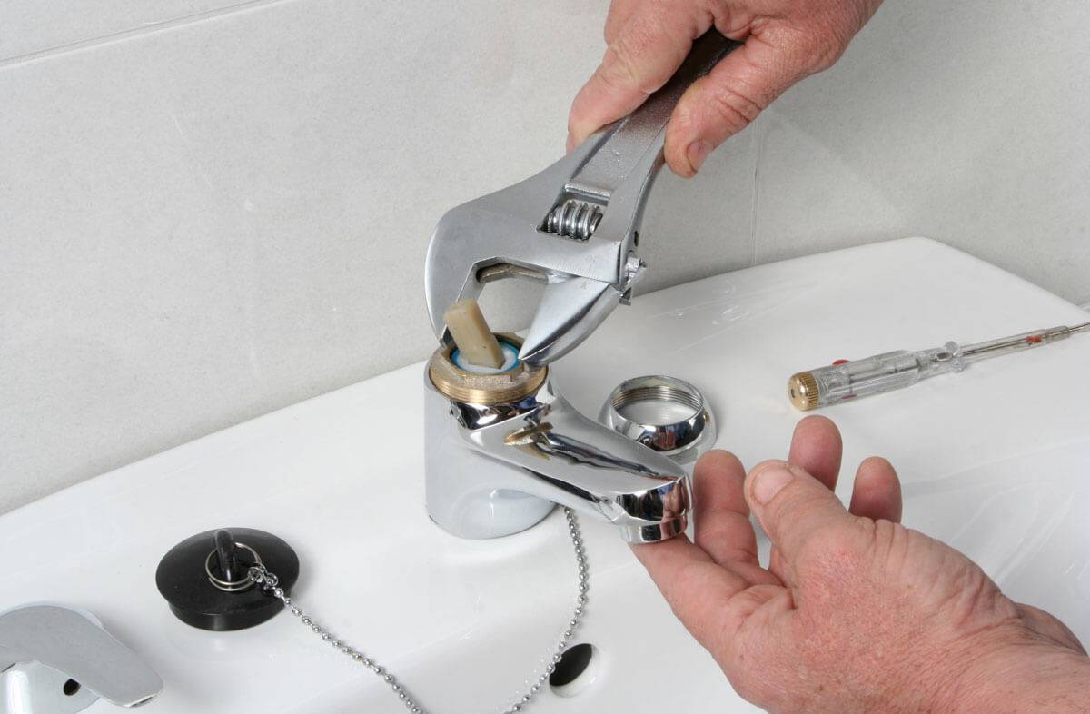 Как поменять смеситель в ванной своими руками — пошаговое видео и фото – ремонт своими руками на m-stone.ru