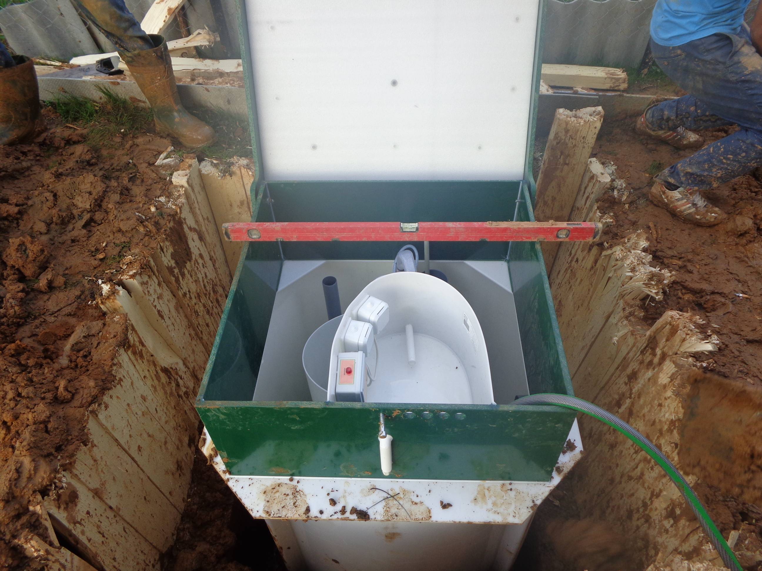 Откачка канализации: как откачать выгребную яму в частном доме, как называется машина для выкачки, вывоз, выкачивание