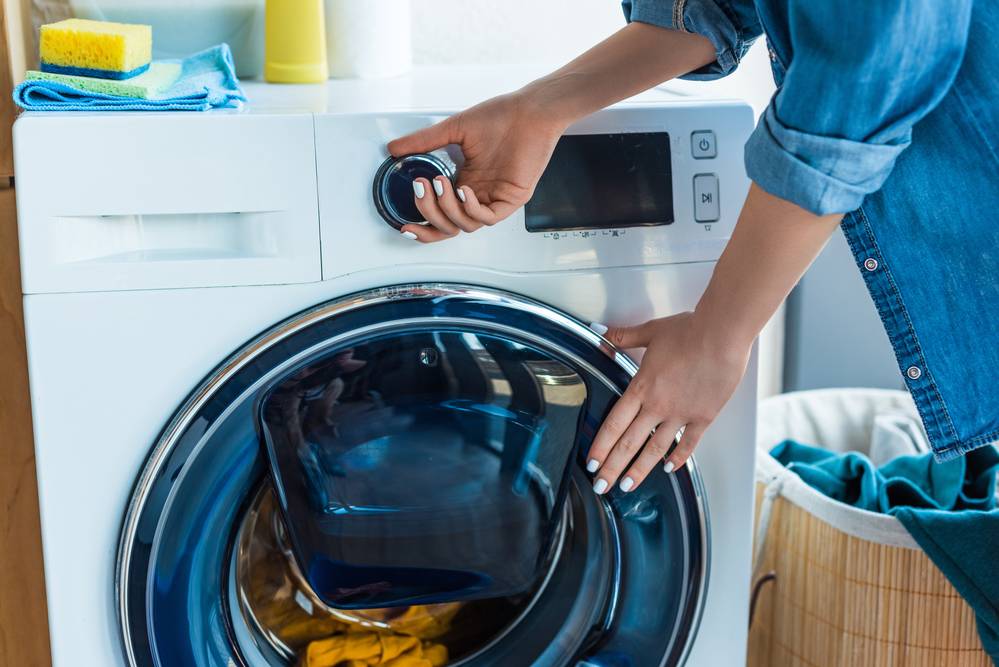 Что делать, если в стиральной машине и на вещах остается порошок