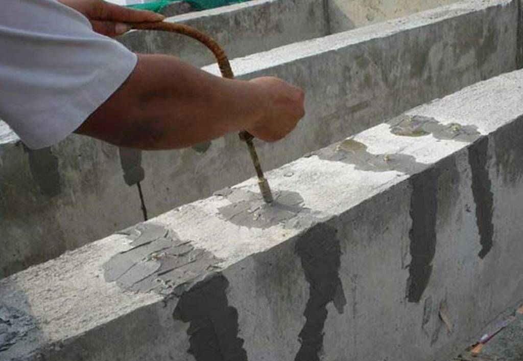 Инъектирование трещин и швов в бетоне или кирпичной кладке