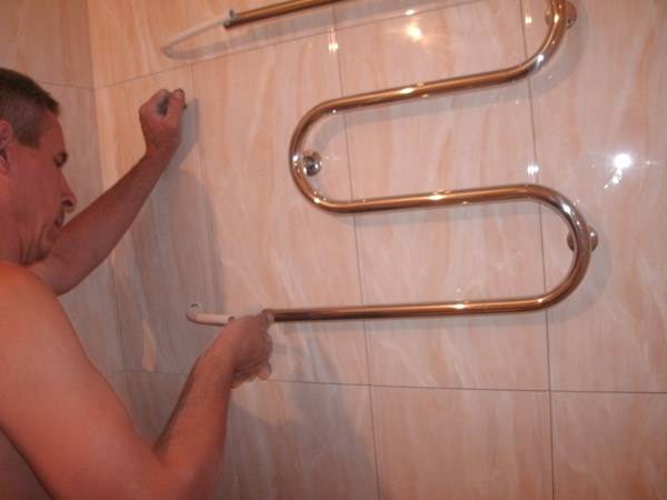 Полотенцесушитель для ванной, особенности выбора - фото