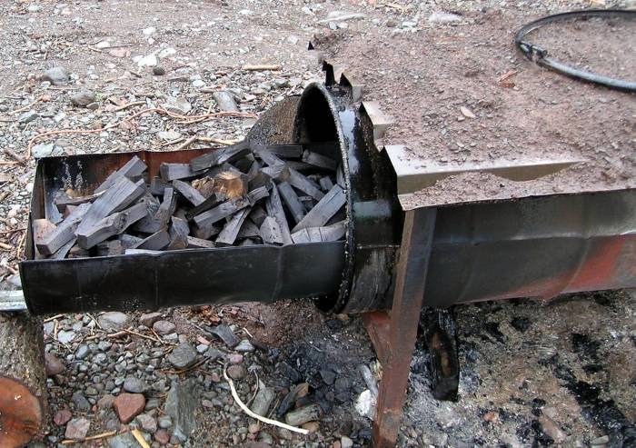 Производим древесный уголь в домашних условиях